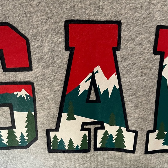 EUC GAP Kids Holiday / Christmas Logo Hoodie w/ Red & Green Mountains - Picture 4 of 12